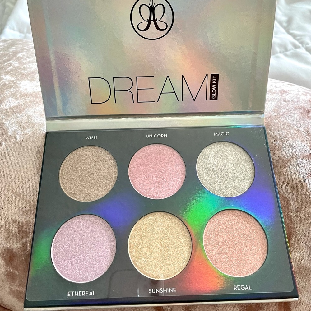 New! Anastasia Dream Glow Kit